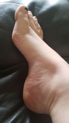 Selling #FootPics trying to earn some extra cash & make someone happy in the process. taking special requests such as nail polish, act, ect. 25 a ft 60 for both