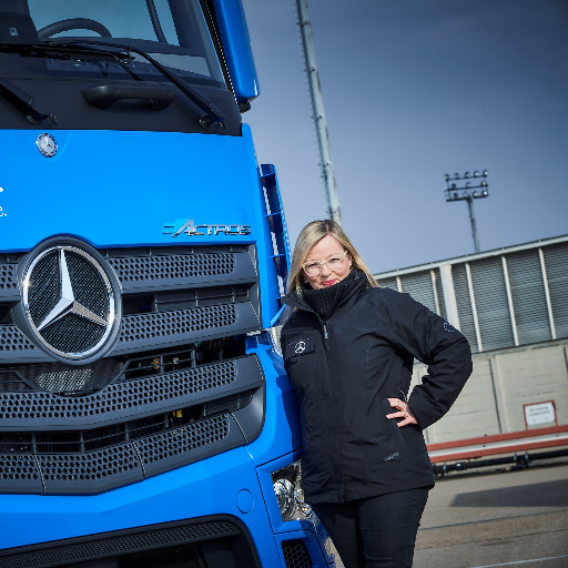 spox @COM/TB *Product Communications Mercedes-Benz Trucks *Working Mom *Nordisch by Nature *lebenslang grün-weiß