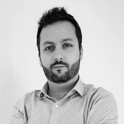 Madrileño criado en Barcelona. Psicólogo, Escritor y Viajero.