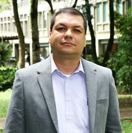 Profesor e Investigador Universidad de Antioquia. Decano de la Facultad de Educación