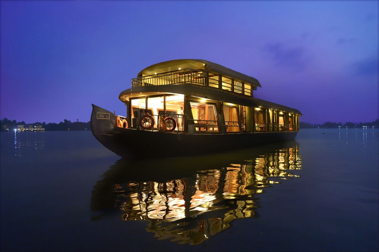 Alleppey Houseboats - We provides Best Houseboats in Alleppey, Kerala. We welcome you to a adorable Houseboat Trip in Alleppey Backwater