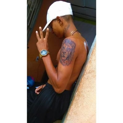 ClfDa's profile picture. Deus proteja minhas costas que o resto eu Bato de frente"🙌😇🙏