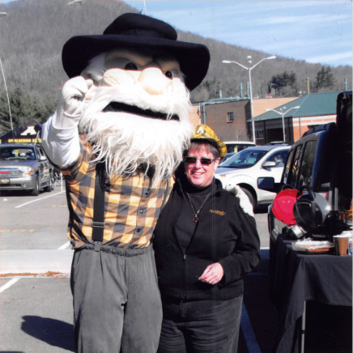 UrqsCPA's profile picture. If serving is beneath you, then leading is beyond you.     #AppNation #AppFamily #GiveYosef