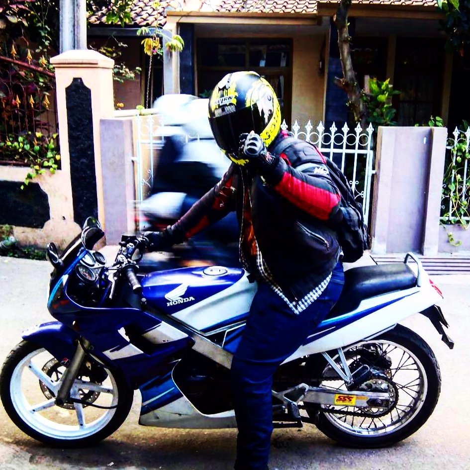 DewaAmorf's profile picture. 2stroke lovers, ocungers✌