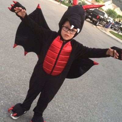 itsrelatable6's profile picture. You know when you are trying to write a twitter bio but then your dog jumps in the microwave so u have to go save it