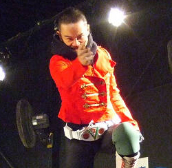 草プロレス団体『健康プロレス』『成り上がり』の一員として戦いにいそしむ週末レスラー。『変珍とゆかいな仲間たち』でクラブプロレス。DJ界の立川流・須永辰緒(STE)一門二つ目。七番目の珍盤亭。プロレスできなくなったら音楽三昧の余生を過ごします。レギュラー:毎月第一水曜:道玄坂教会天井裏M 奇数月第一日曜:渋谷BALL