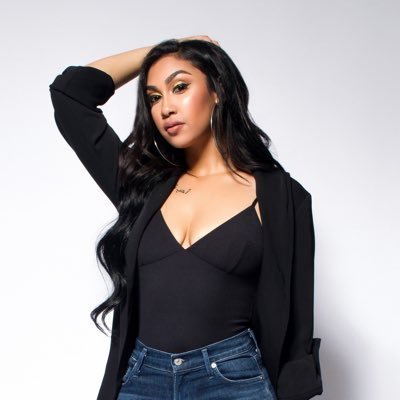 #ROYALTYSQUAD .3M+ On Youtube🎬 Singer/Songwriter/Producer 🎤IG @Queennaija 🕎