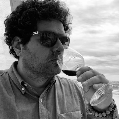 Mendocino de pura cepa viví en Dubai y Barcelona Entusiasta y víctima del negocio del Vino-Wine Promotor RSE Professor Novato de Masters Viajero y Bon Vivant