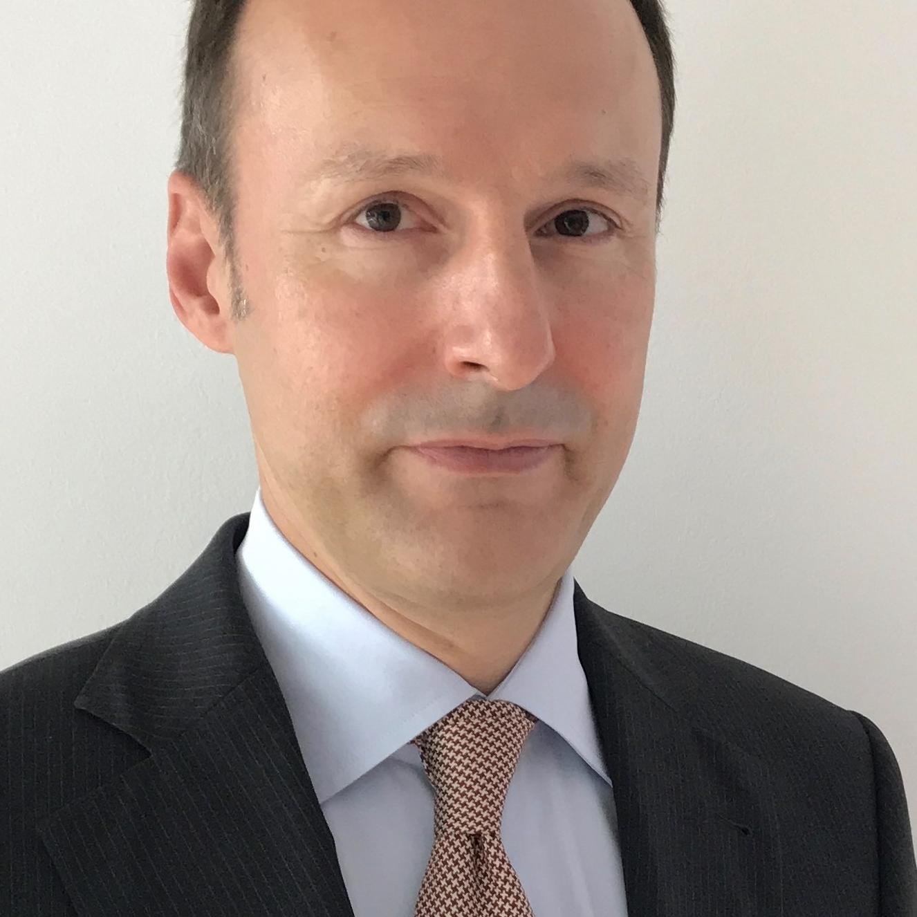 CDO/CMO, Entrepreneur,
Passion for Digitization