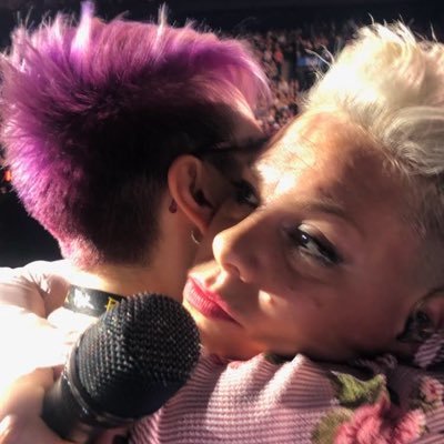 Psychology student. @Pink friend (as she would say we are not fans but friends of hers! haha) 😁👩🏻‍🎤🤘🏻 Hugged Pink in Montreal on May 17th 2019 ❤️