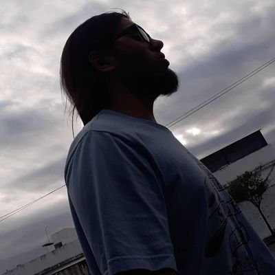 Les recomiendo no seguirme, y si lo hacen, quitar ver mis likes porq likeo muchas boludeces. Quedan advertidos.