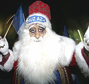 BadSanta68's profile picture. Quería escribir todo sobre mi vida pero los duendes, la Sra. de Santa y el rico Vodka no me lo permiten. Siganme borrachos