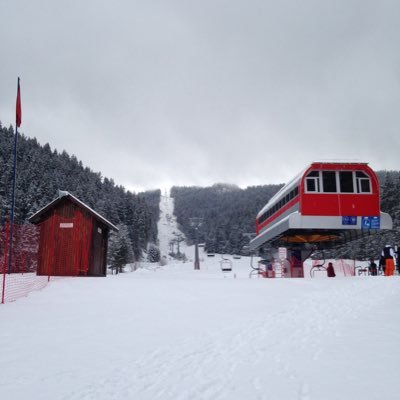 Kayak Merkezimizde 4500m Yeşil, 2400m Siyah Pist, 900m Yeşil-Mavi Pist ve 200m BabyLift Bulunmaktadır.