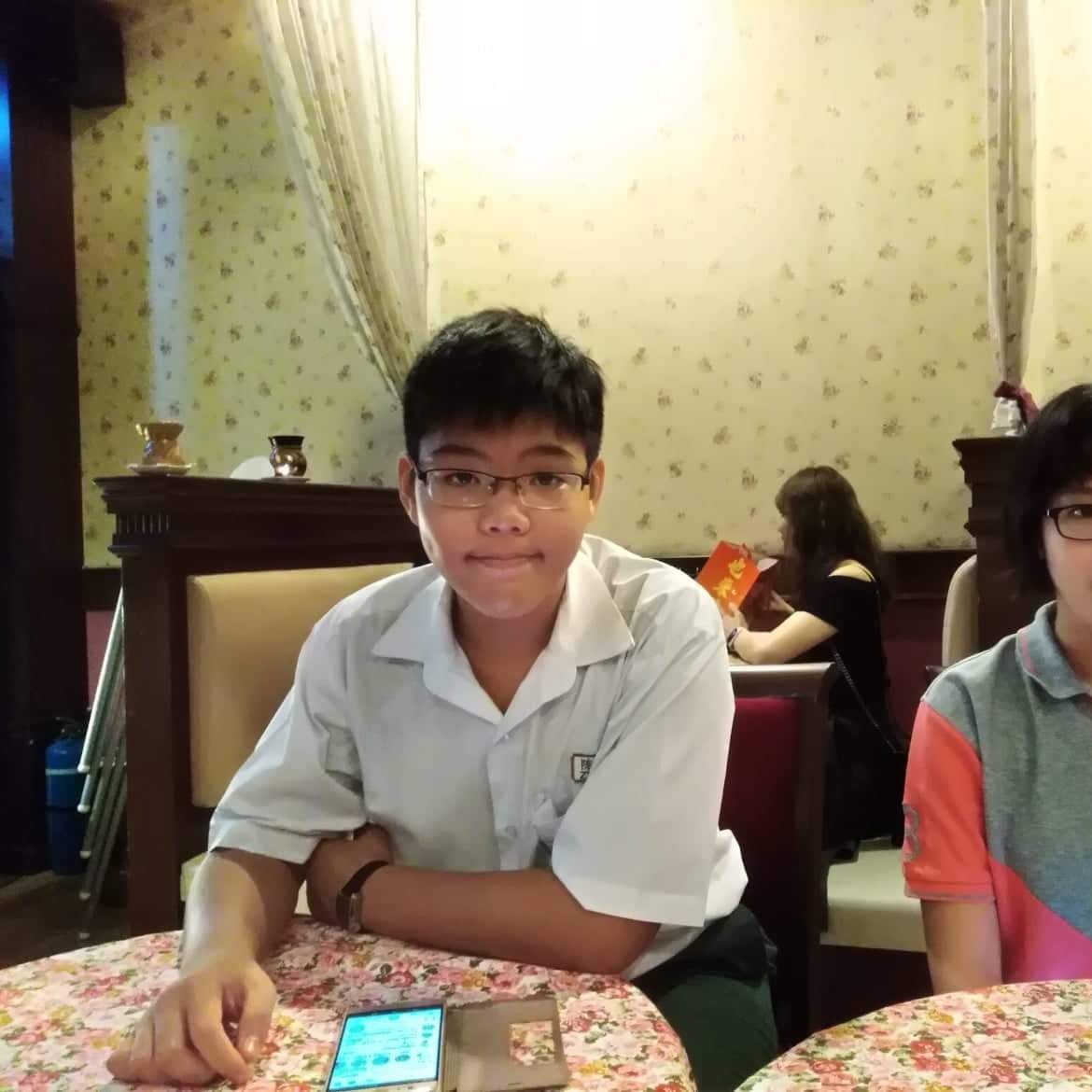 Christopher_TZK's profile picture. Communism is gay