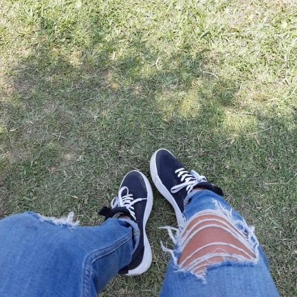 Curiosa, observadora, feliz, sonriente. Viviendo el aquí y el ahora.