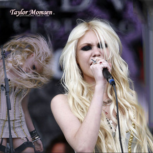 Hey guys its nicole here!;) i'm a huge tAYLOR MOMSEN fann!
i have another twitter acount called TheREALnicole_ but this acounnt right here is my fan account