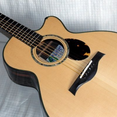 Catenary131's profile picture. 音楽大好き、ギター大好き。アコギ大好き。 好きなギタリストはスティーブルカサー、春畑道哉、リッチーブラックモア。クルマと写真も好きです。 おじさん。 マツダCX-5 2.5turbo乗り。