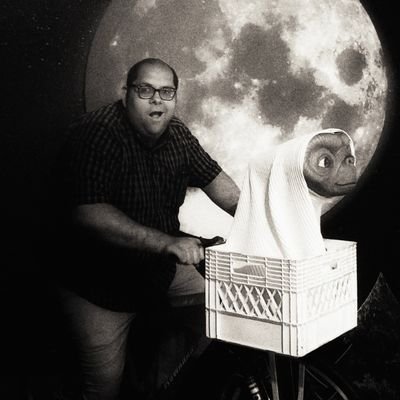 Bilingual tweeter English-Español, Photographer, Nerd, Salesman, Oh yeah and most importantly I have superpowers.