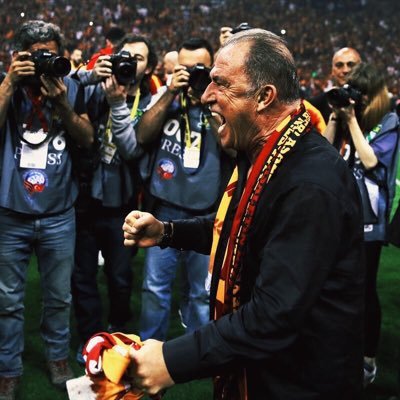 Galatasaray İdman Klubunun Azərbaycan dilində Twitter Hesabı / Türkçe: @GalatasaraySK English: @Galatasaray