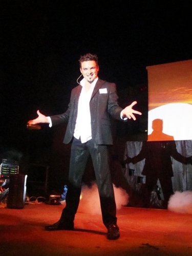 Cantante e Regista di Musical, fondatore dell Compagnia Teatrale Feel Good Show