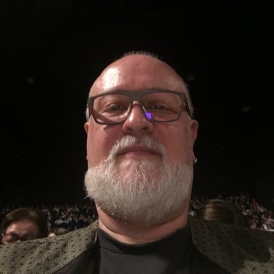 Prof de educacion fisica, retirado. Periodista, retirado. Basquetbolista, orgulloso, retirado. Ahora en el once, cerca de retiro.