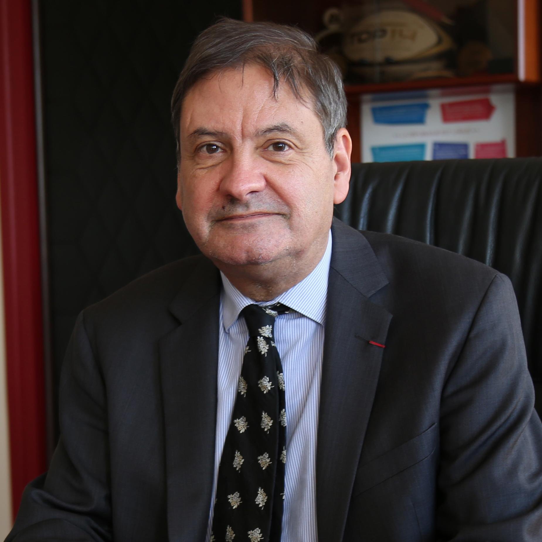 Président du conseil d'évaluation de l'école.