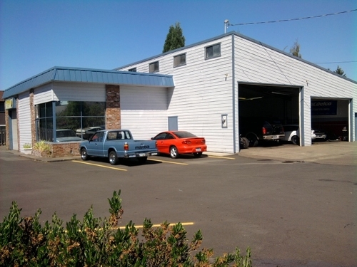 Car repairs baby! Ask me anything. I sell cigars too. 80s rock fan. I play guitar. Family man :) Bike, skateboard. 29 this year. Love life or die trying.