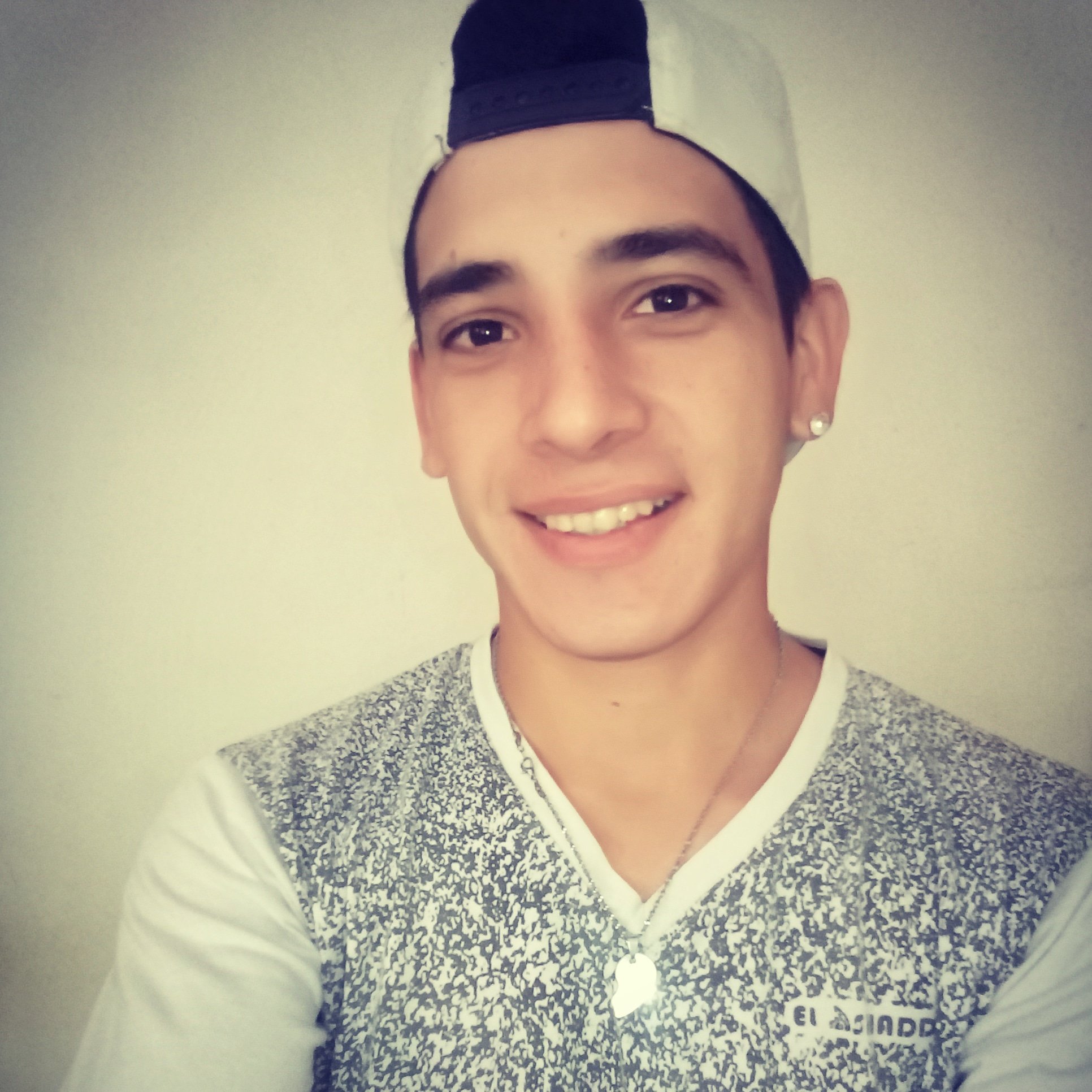 M_a_x_ii's profile picture. Me hace tanto mal pensarte y no tenerte.