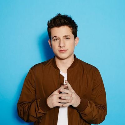 simplewang303's profile picture. 