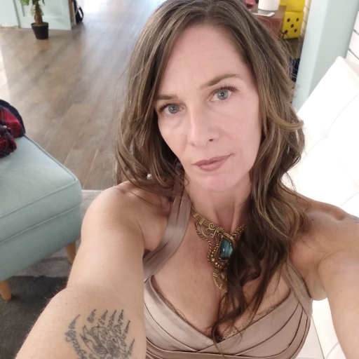 Professional freelance writer with online marketing experience. I'm doing it digital nomad style to feed my hunger for new experiences.