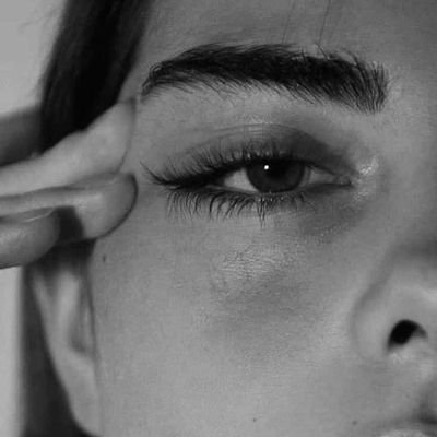 L'espoir est une chose dangereuse.❕
Qui peut te rendre heureux.🔱
Et qui te défonce lorsque tu tombe amoureux.-A