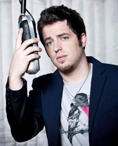 a site created for fans of lee dewyze, containing the latest news about lee dewyze