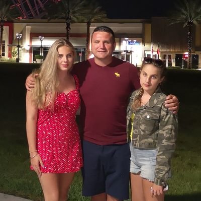 I have 2 beautiful children and great friends and think I can play golf. In a world where you can be anything.. Be kind ♥️