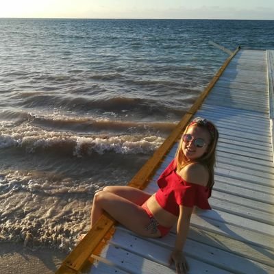 5paulacasado's profile picture. Licenciada en Derecho. Aficionada al fútbol y al baloncesto, siempre del R.Madrid. La vida mejor con una sonrisa!