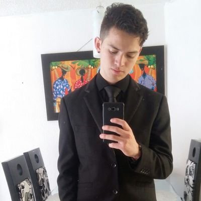 Youtuber dispuesto a sacarte una sonrisa, con variedad hasta un buen susto :3 pásate y pásala genial :D