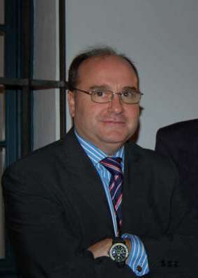 Profesor de Marketing de la Universidad de Málaga, Doctor en Administración y Dirección de Empresas. Decano de la Facultad Comercio y Gestión