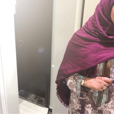 - معلمة رياضيات 🧮 👩🏻‍🏫