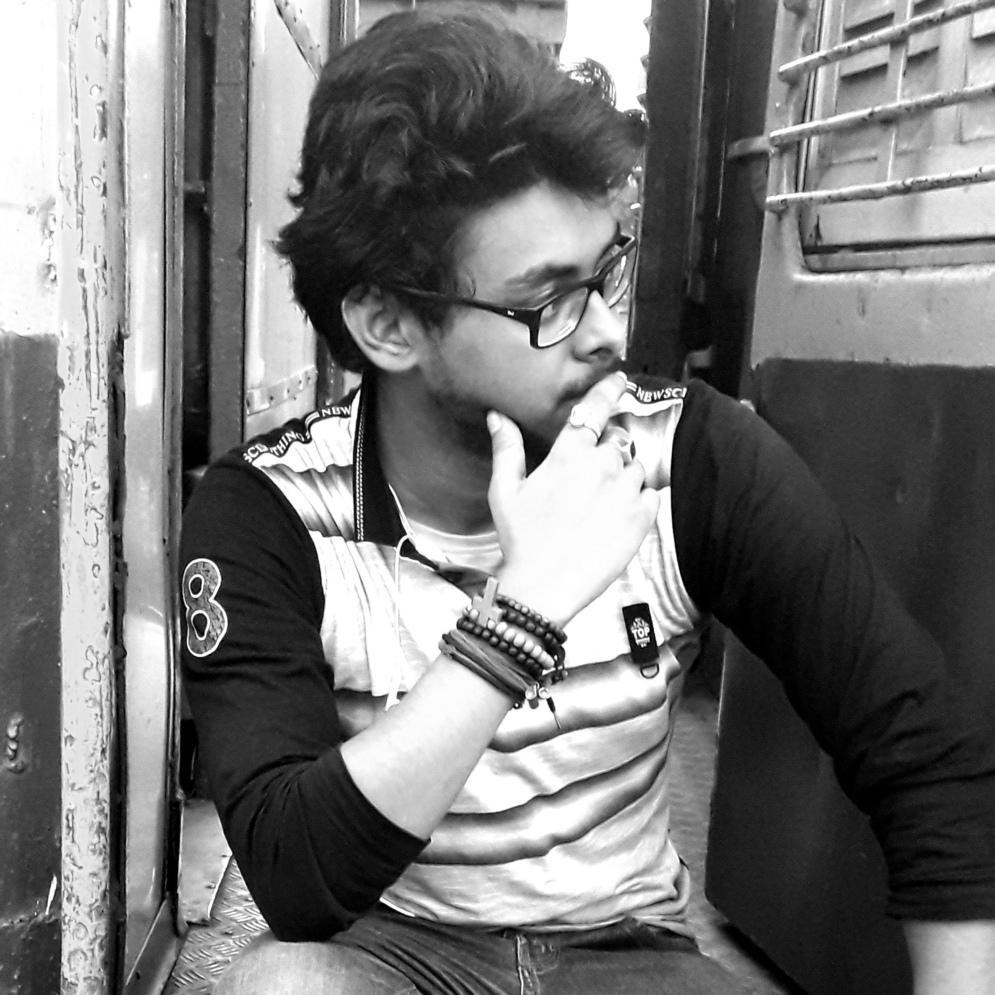 soham_pandey's profile picture. Kuch Sahi To Kuch Kharab Kehte Hain
Log Hume Bigda Hua Nawaab Kehte Hain
Hum To Badnaam Hue Kuchh Is Kadar
Ki Pani Bhi piye To Log Sharaab Kehte Hai…!