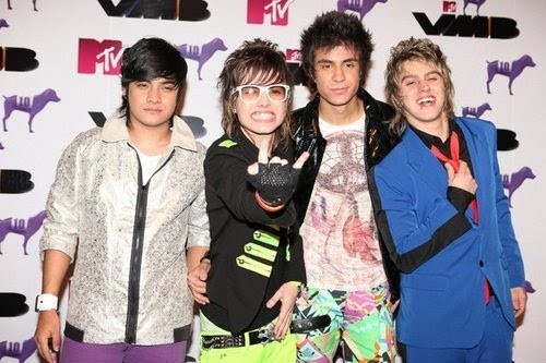 FC dedicado para os meninos da @rockrestart !
Feito por que nós da #FamiliaRestart temos muito ORGULHO deles =]
Since: 25.9.10
Dona: @Luara_alves segue !