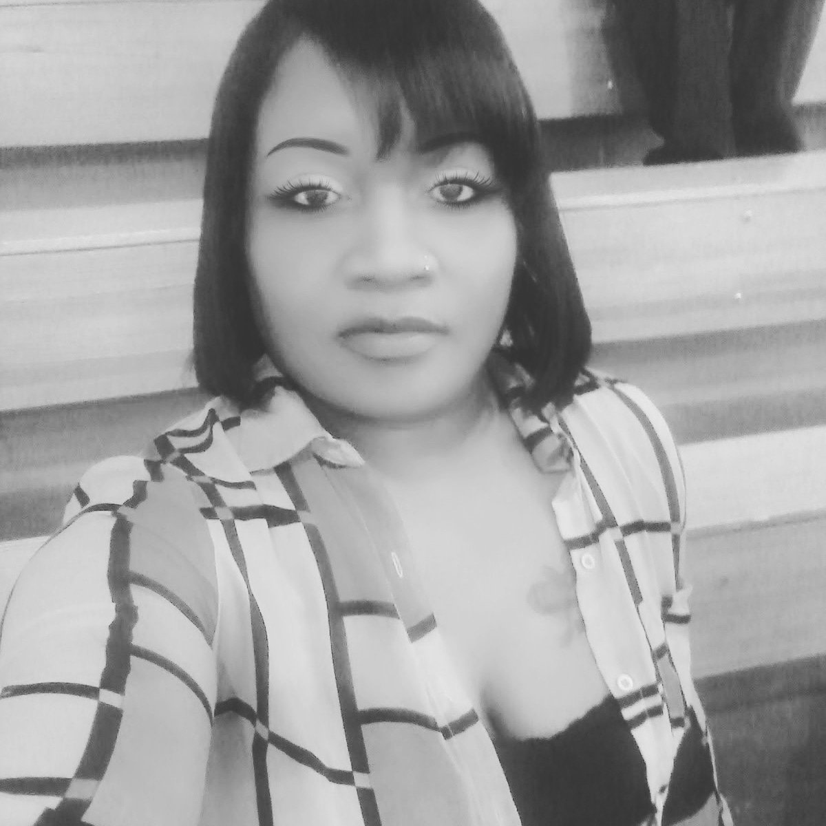 My name is Linda, I'm very laid back. Single mom, Welcome