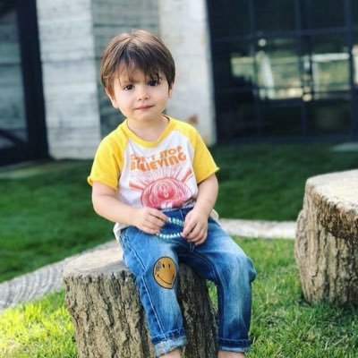 I only 6 years old Daddy is Dean... and mama is gone now.... I love my family #SPNOC #FanAccount