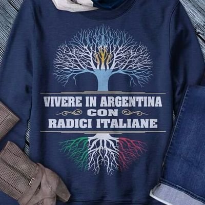 Argentino- hincha de ITALIANO-politicamente Independiente-ideologicamente de centro derecha-socialmente amante del orden, la ley y el trabajo.