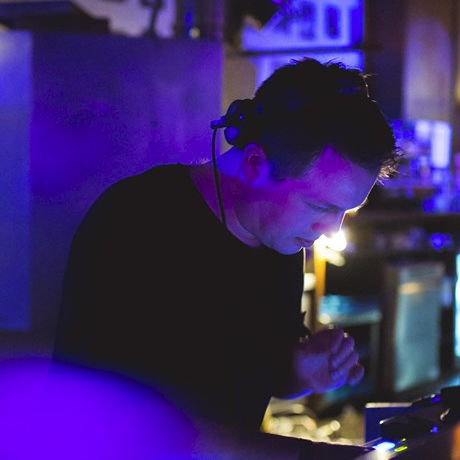 DJ // House, Soulful, Deep, Funky // https://t.co/XXH1IpYbQP // https://t.co/Kfswrn0qy4 //