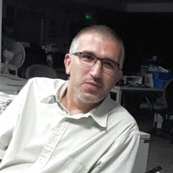 Ingeniero en Telecomunicaciones, padre de 4 preciosuras.