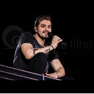 Não há razões para não ser feliz, mais pra ser feliz preciso de uma razão e o motivo é você, sempre foi você. @LuanSantana / 11•04•16 - 06•04•18