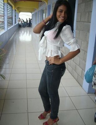 valecasmor's profile picture. Estudiante de Derecho UdeG. Amante de bailar, leer y reir.