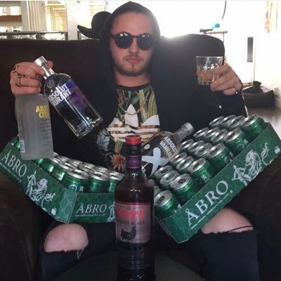MaxHatarAllt's profile picture. Dekadensens främsta