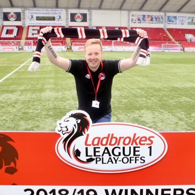 Club Photographer for @clydefc Sometimes chat on the @clydefcpodcast Wedding Photography @blackandcomrie Email: blackandcomrie@gmail.com views&tweets are my own