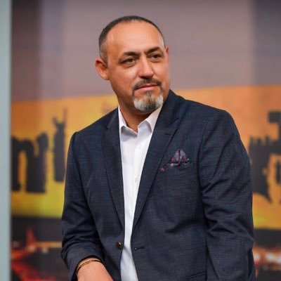 صحافي عراقي واستاذ في كلية الاعلام