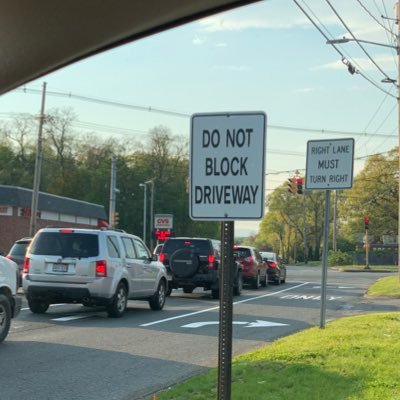#RedLight #WhatRedLight #phonedown #JustDrive #EndDistractedDriving #DrivingToEndanger #Irresponsible #DistractedDrivers #useitandloseit #Redlightrunner